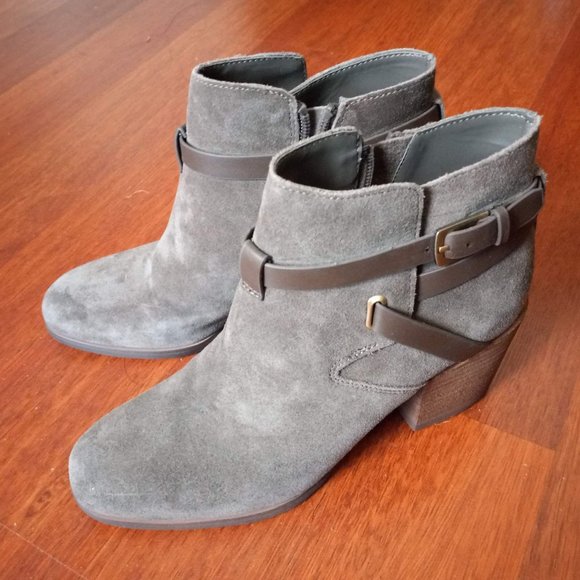 Crown Vintage Gabiann Suede Block Heel Booties - Picture 7 of 9